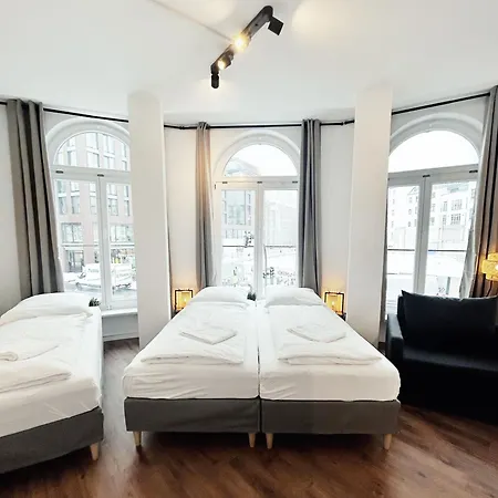 Stylish Apartment Near Binnenalster For Up To 8 Guests