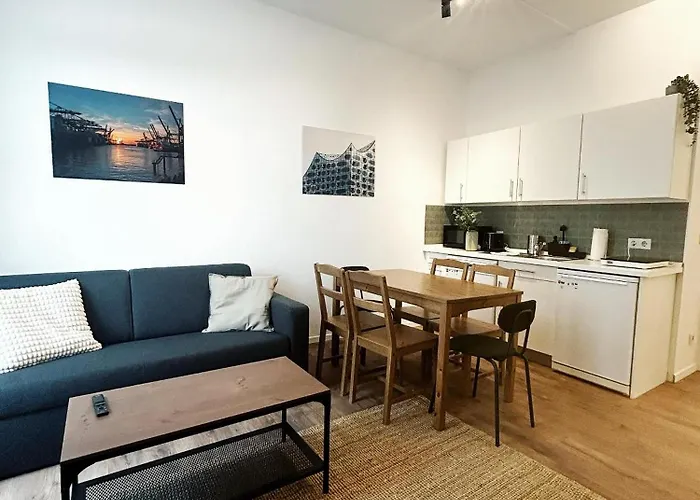 Stylish Near Binnenalster For Up To 8 Guests Appartement