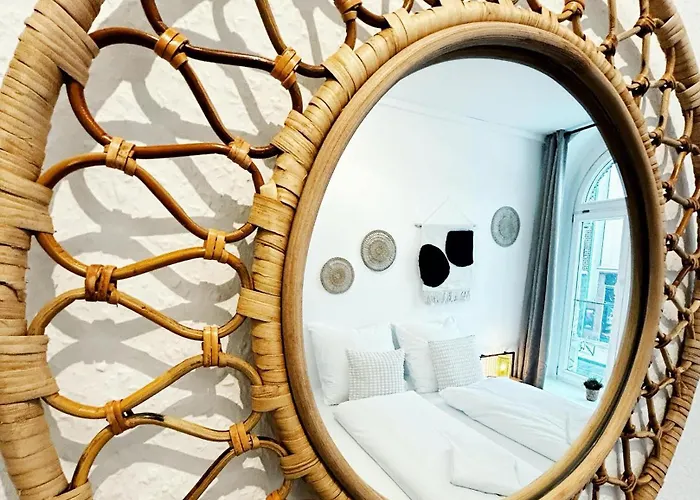 Stylish Near Binnenalster For Up To 8 Guests *