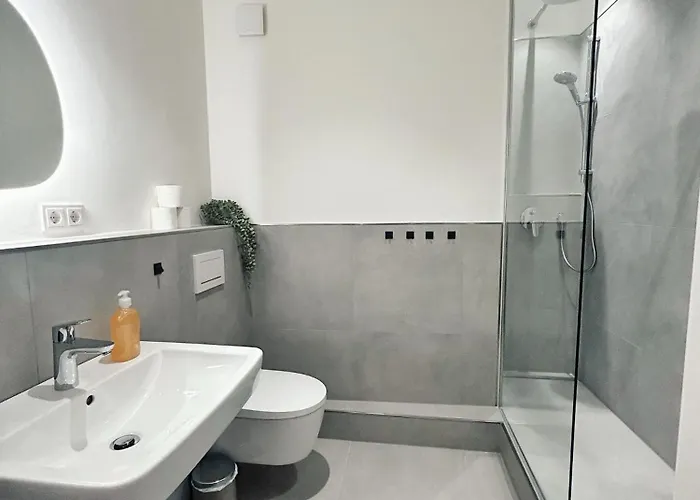 Appartement Stylish Near Binnenalster For Up To 8 Guests